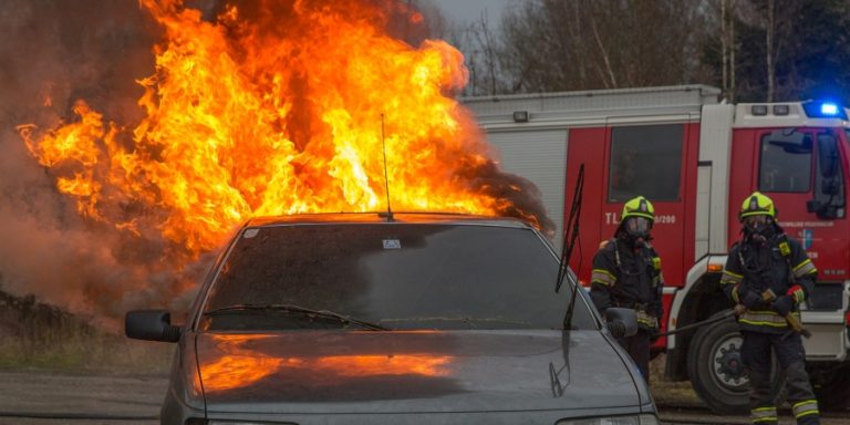 Kigyulladt egy autó Egyeken – Debrecen hírei, debreceni hírek | Debrecen és Hajdú-Bihar megye hírei